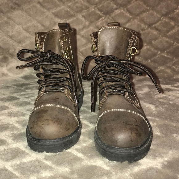 Rugged Outback boots - Picture 2 of 8